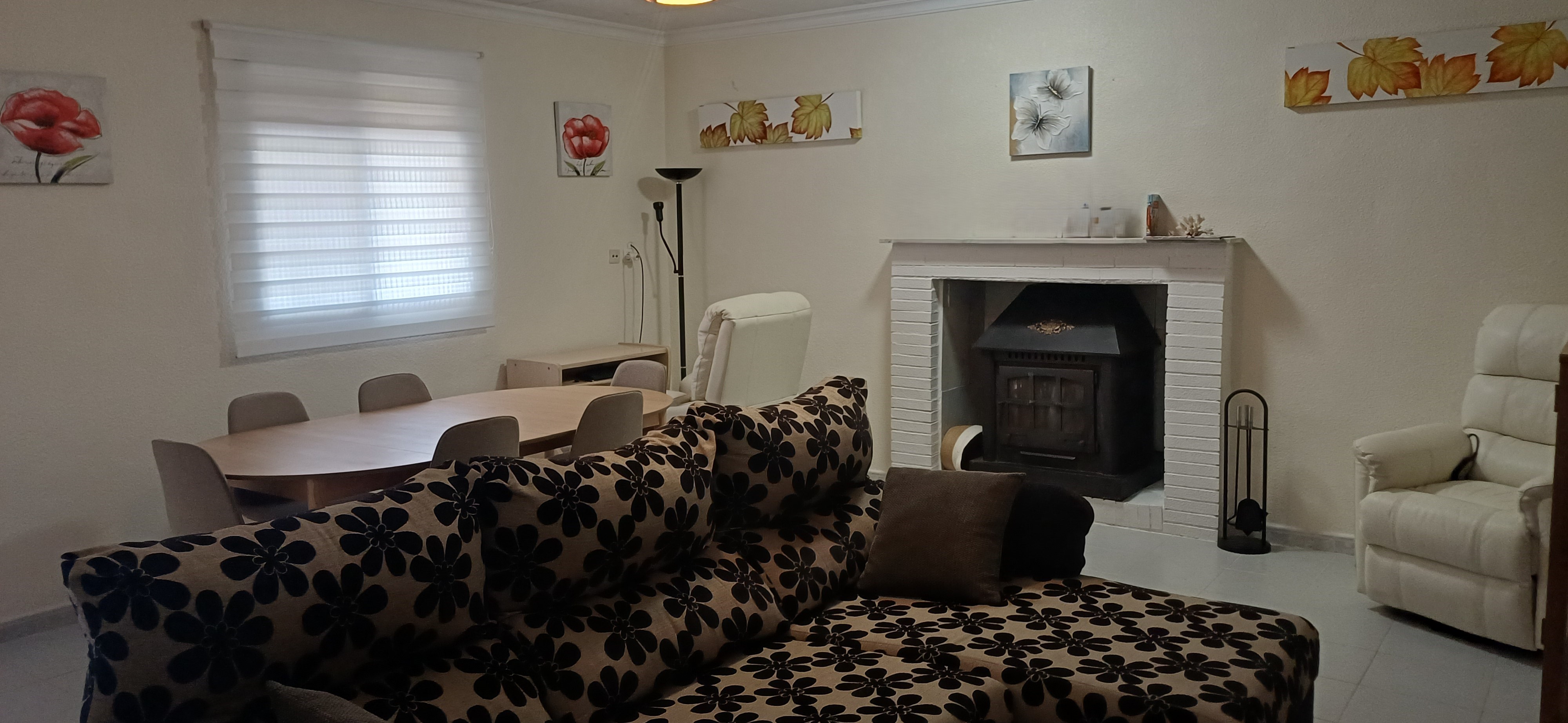 CHALET MUY CERCA DE YECLA, CON PISCINA Y AMUEBLADO