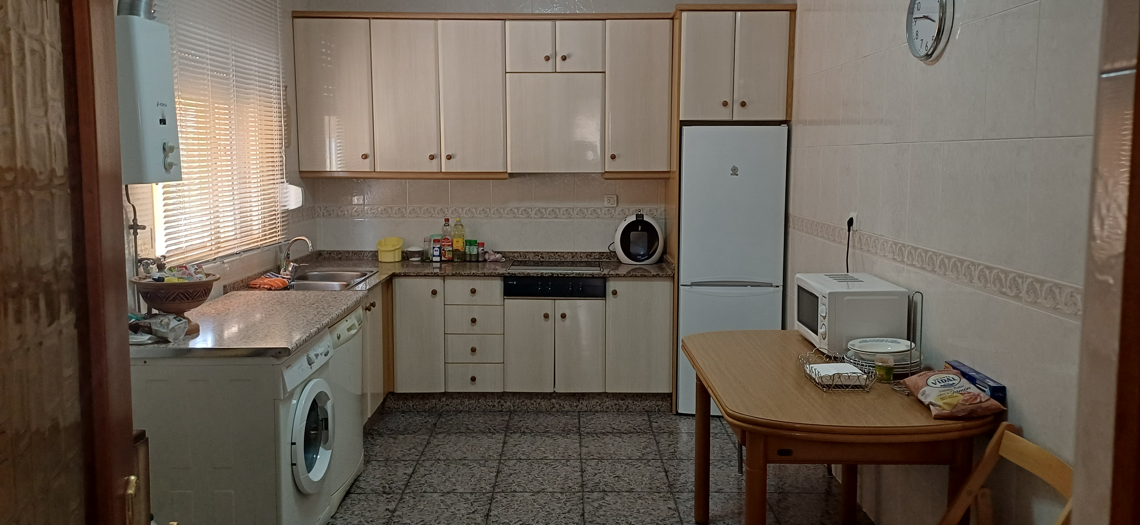 CHALET MUY CERCA DE YECLA, CON PISCINA Y AMUEBLADO