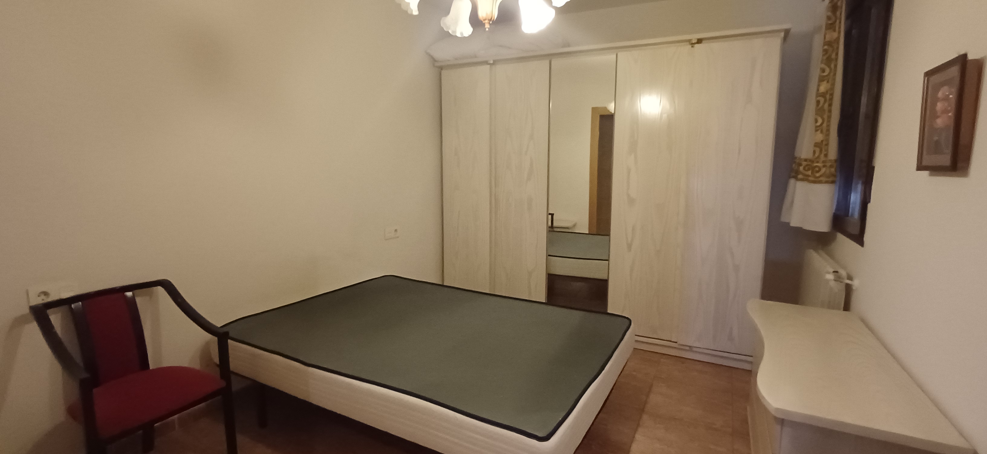 VIVIENDA EN ESQUINA CON TERRAZA GRANDE Y CENTRICA EN YECLA