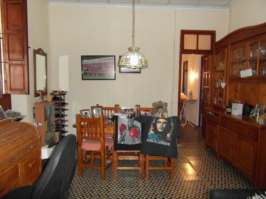 CHALET A 1 KM DE YECLA PARA VIVIR TODO EL AÑO