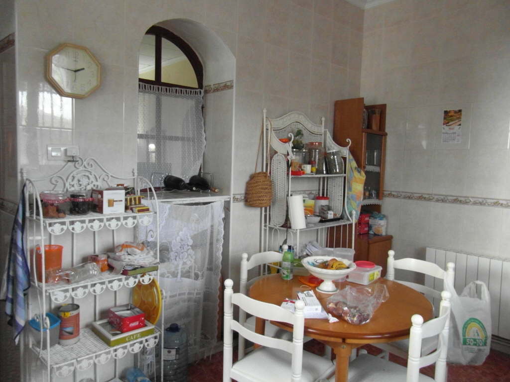 CHALET A 1 KM DE YECLA PARA VIVIR TODO EL AÑO
