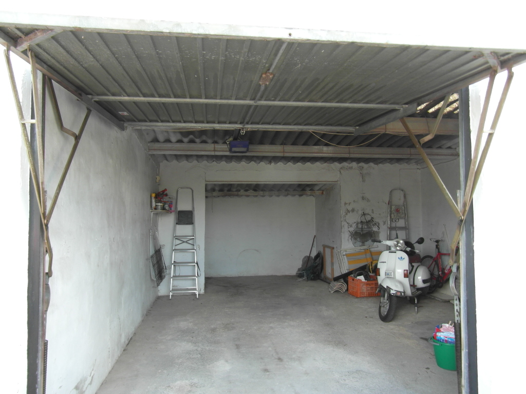 CHALET A 1 KM DE YECLA PARA VIVIR TODO EL AÑO