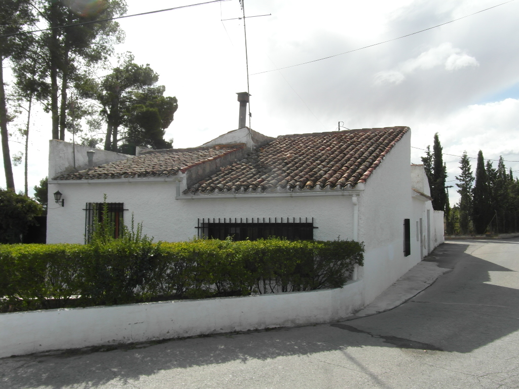 CHALET A 1 KM DE YECLA PARA VIVIR TODO EL AÑO