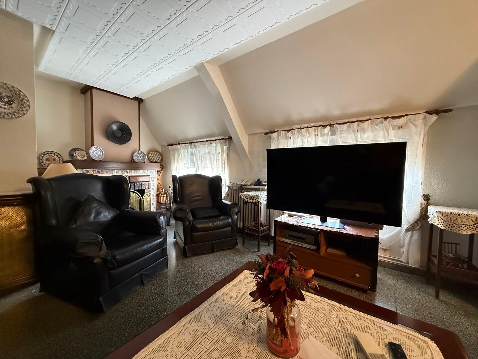 PISO ATICO CON ASCENSOR CERCA DE PLAZA DE SAN CAYETANO Y EN YECLA