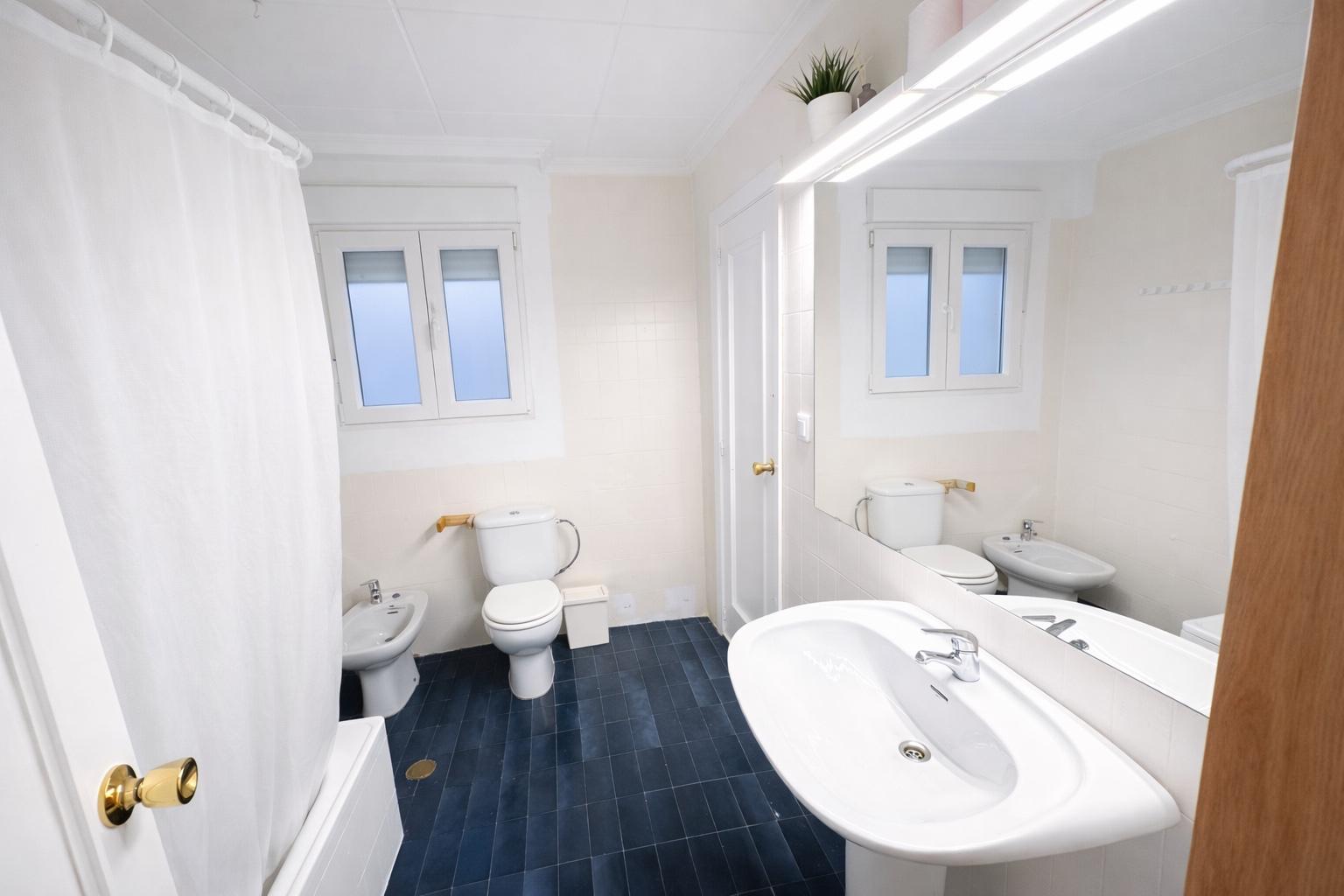 PISO CON ASCENSOR REFORMADO Y MUY CENTRICO EN YECLA