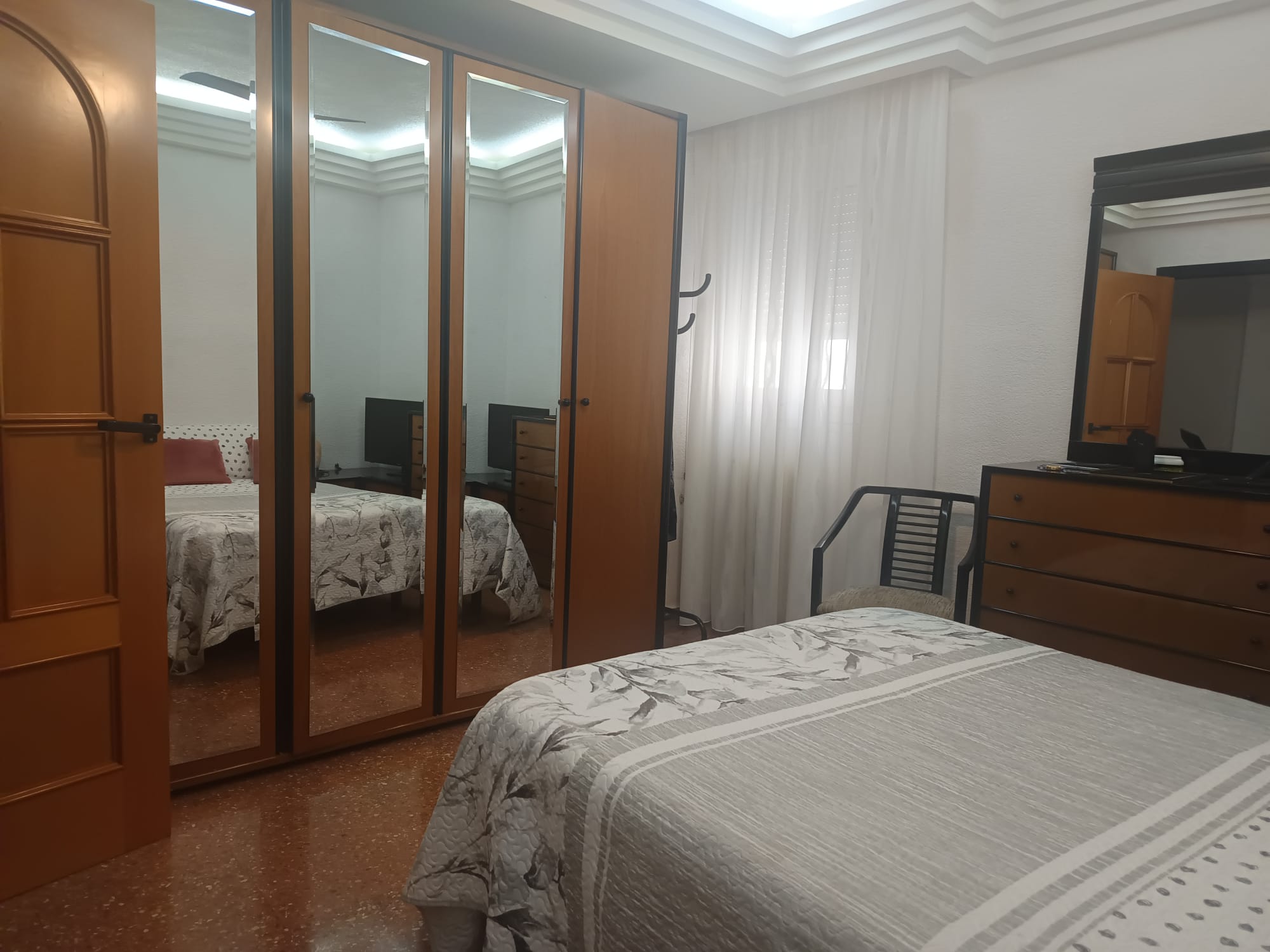 PISO CON REFORMAS CENTRICO Y EN YECLA