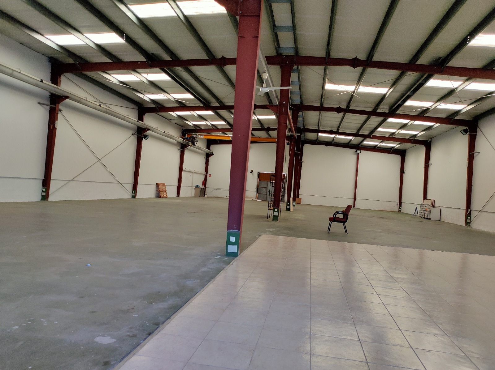 CHALET A 3 KM DE YECLA CON NAVE INDUSTRIAL