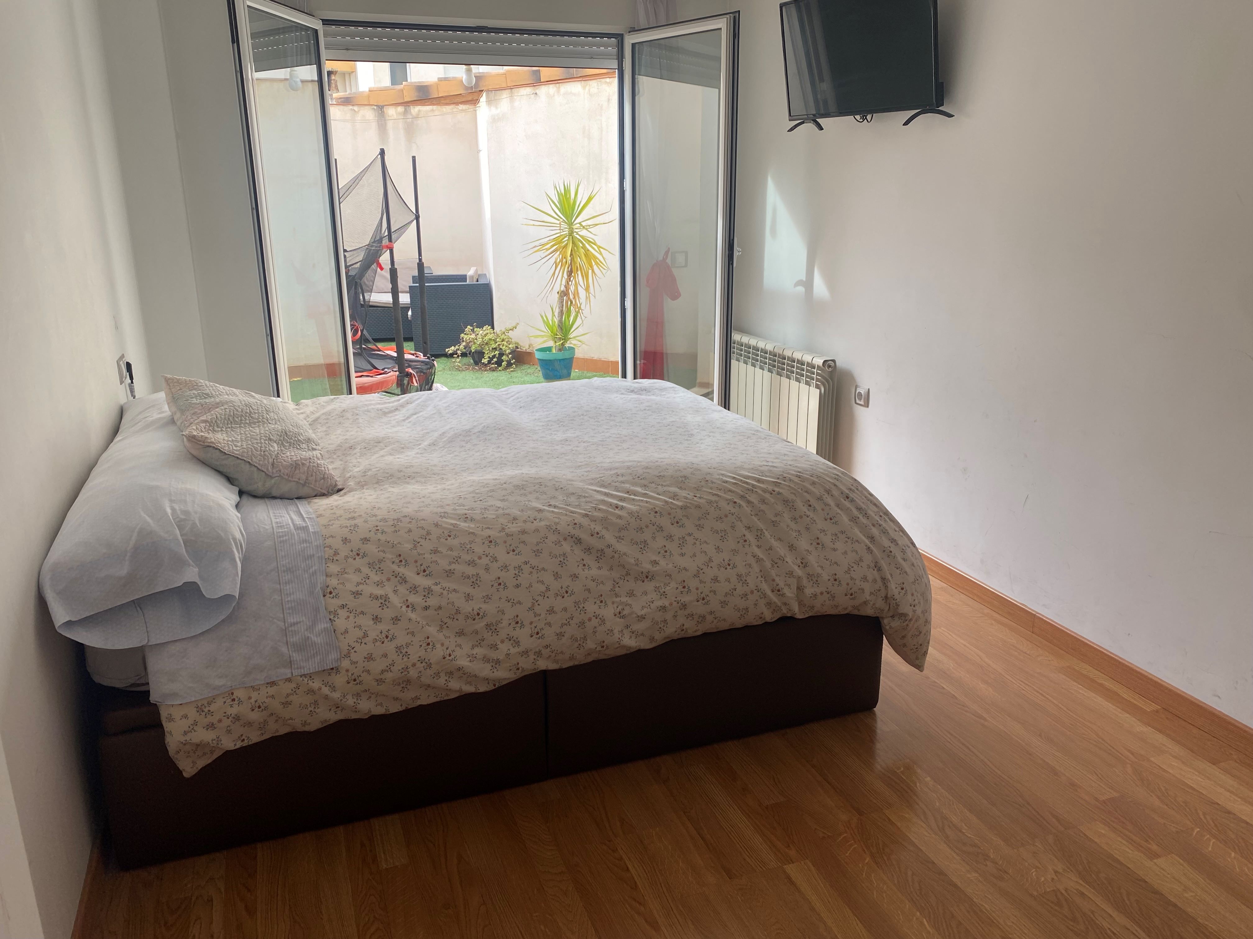 PISO SEMI NUEVO CON ASCENSOR Y PLAZA DE GARAJE EN YECLA