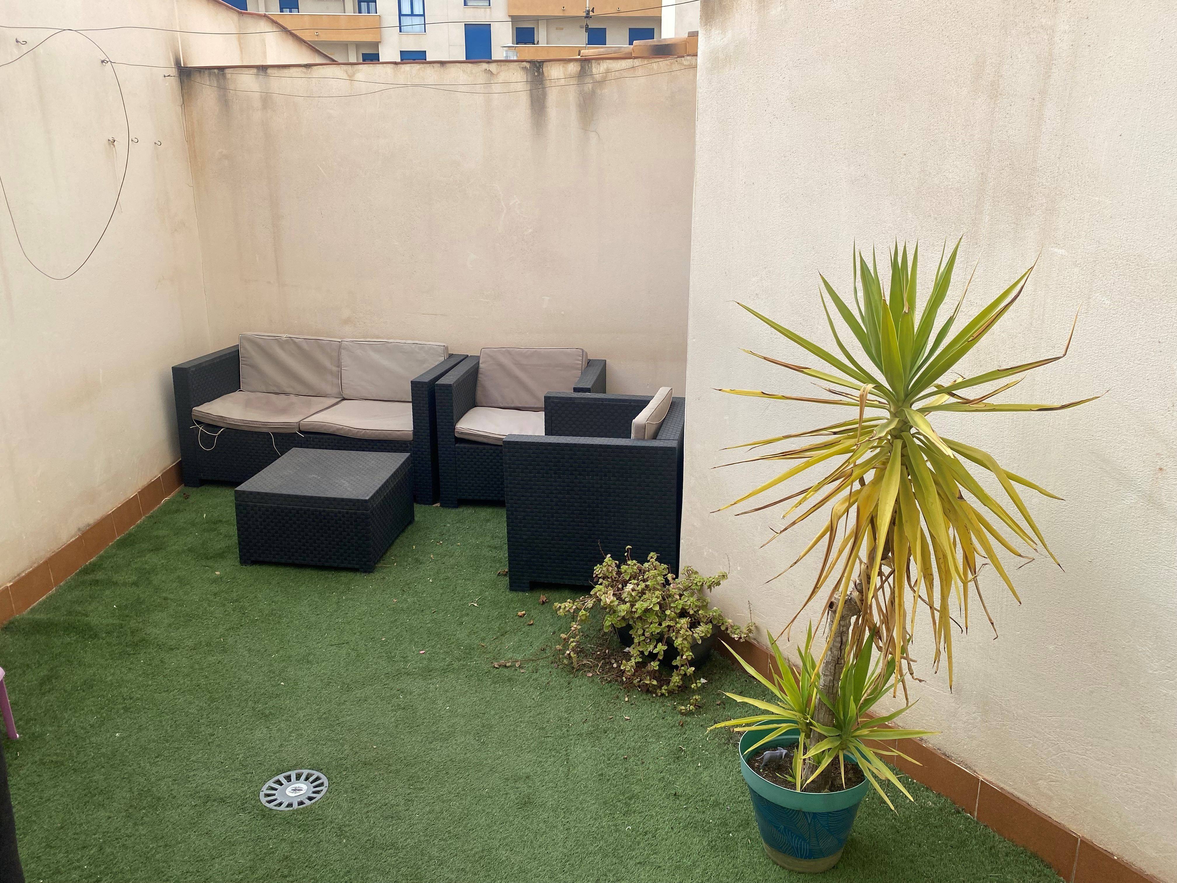 PISO SEMI NUEVO CON ASCENSOR Y PLAZA DE GARAJE EN YECLA