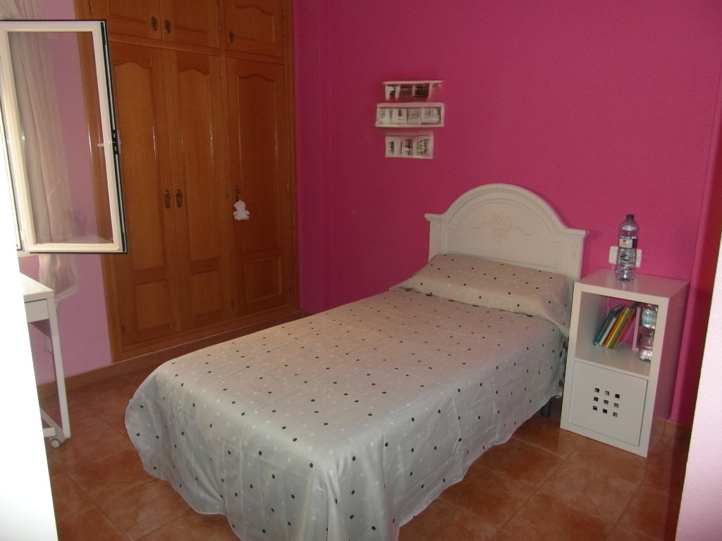 DUPLEX EN URBANIZACION CERRADA CON JARDIN Y EN YECLA