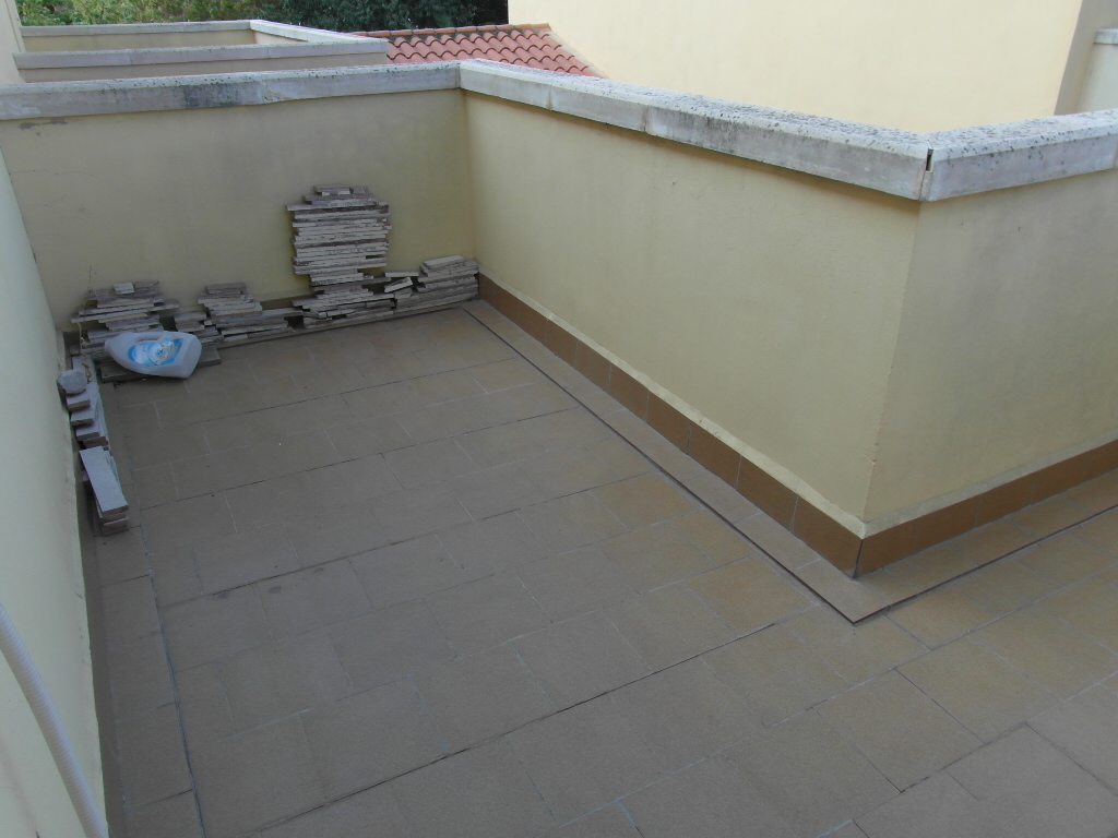 DUPLEX EN URBANIZACION CERRADA CON JARDIN Y EN YECLA