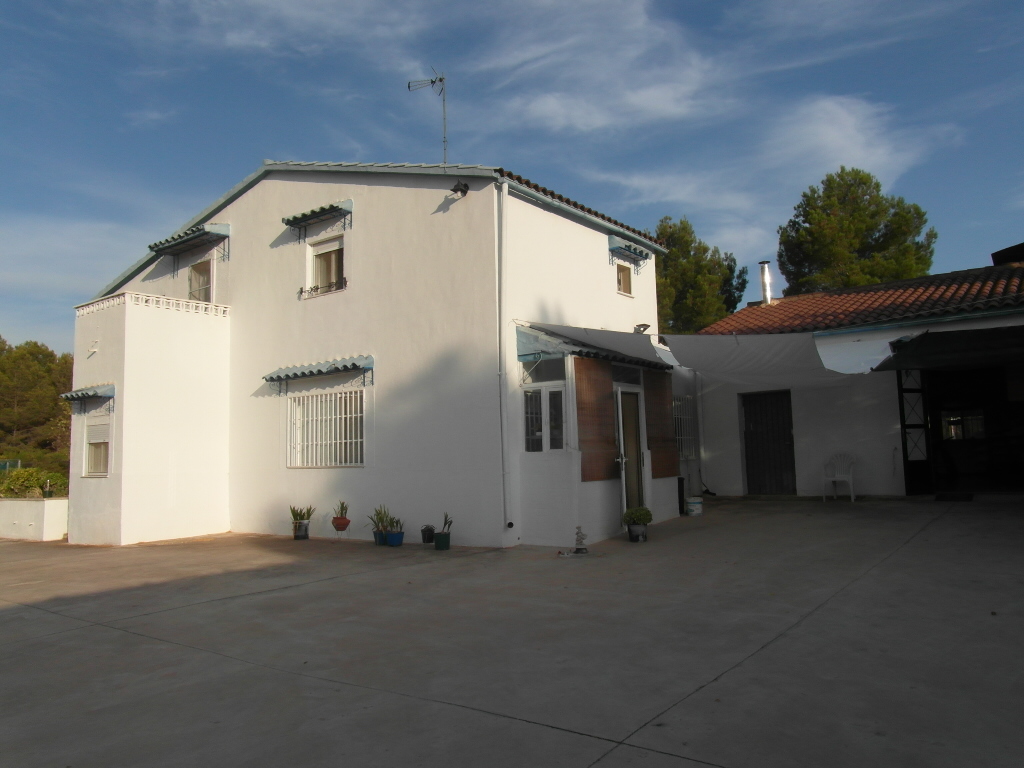 CHALET PARA VIVIR PARAJE FUENTE ALAMO Y EN YECLA