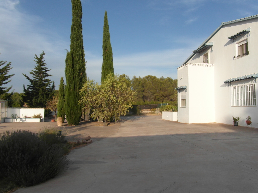 CHALET PARA VIVIR PARAJE FUENTE ALAMO Y EN YECLA