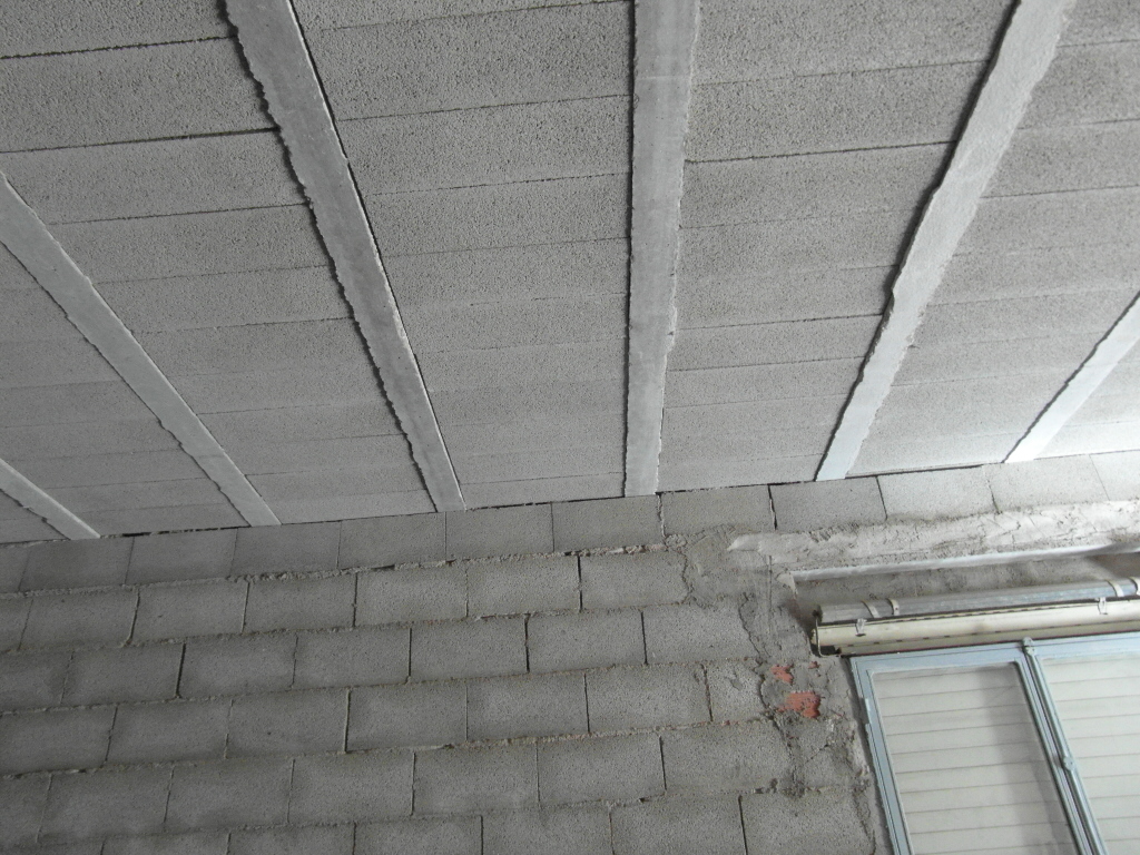 CHALET PARA ACABAR DE OBRA Y EN YECLA