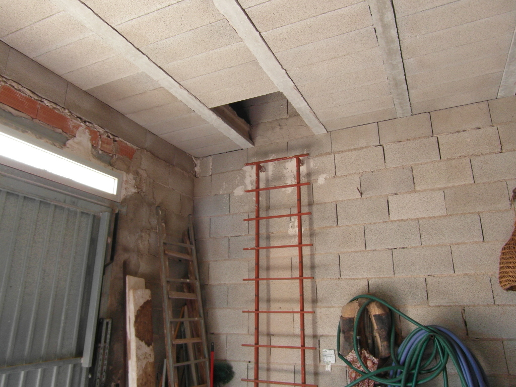 CHALET PARA ACABAR DE OBRA Y EN YECLA