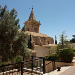 CASA MUY CENTRICA PARA ARREGLAR Y EN YECLA