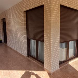 VIVIENDA EN ESQUINA CON TERRAZA GRANDE Y CENTRICA EN YECLA