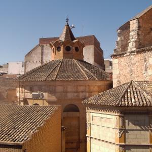 CHALET PARA ACABAR DE OBRA Y EN YECLA