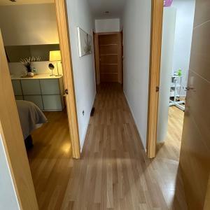 PISO INDEPENDIENTE EN PLANTA BAJA EN PLAZA CON JARDIN Y EN YECLA