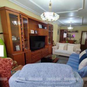 PISO GRANDE CON 4 BALCONES Y EN YECLA