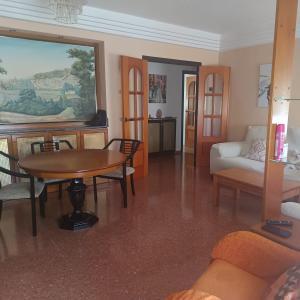 PISO CON REFORMAS CENTRICO Y EN YECLA
