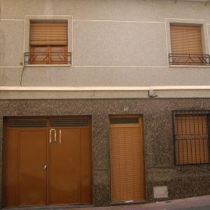 CASA GRANDE PARA HACER OBRA NUEVA Y EN YECLA