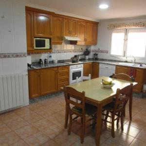 DUPLEX EN URBANIZACION CERRADA CON JARDIN Y EN YECLA