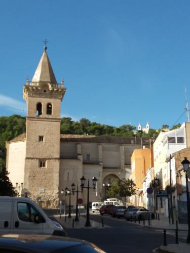 SOLAR GRANDE DE CASAS DERRIBADAS PARA CONSTRUIR Y EN YECLA