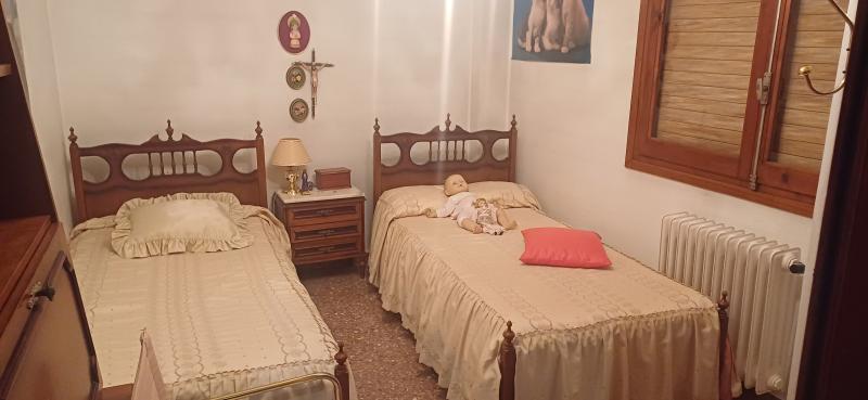 PISO MUY CENTRICO CON ASCENSOR Y EN YECLA