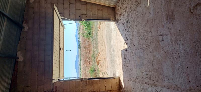 CHALET ADOSADO PARA ARREGLAR Y EN YECLA