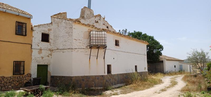 CASA DE CAMPO GRANDE,COCHERA CERRADA Y EN YECLA