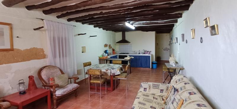 CASA DE CAMPO GRANDE,COCHERA CERRADA Y EN YECLA