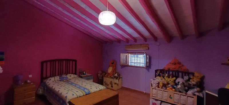 CASA DE CAMPO GRANDE,COCHERA CERRADA Y EN YECLA