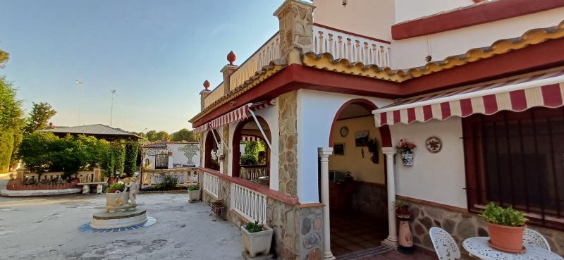 CHALET MUY CERCA DE YECLA PARA VIVIR TODO EL AÑO