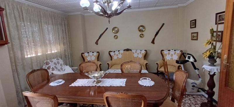 PISO CENTRICO AMUEBLADO PARA ENTRAR A VIVIR Y EN YECLA