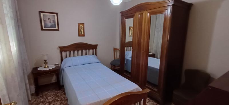 PISO CENTRICO AMUEBLADO PARA ENTRAR A VIVIR Y EN YECLA