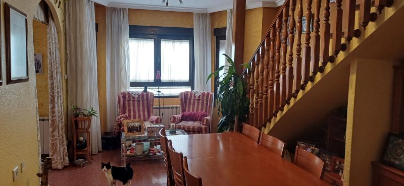 PISO TIPO DUPLEX CON GARAJE CENTRICO Y EN YECLA