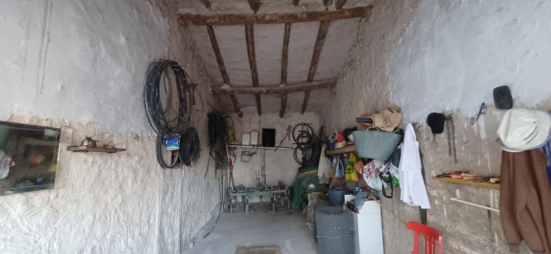 CASA DE CAMPO ADOSADA CON 2 COCHERAS CERRADAS INDEPENDIENTES Y EN YECLA