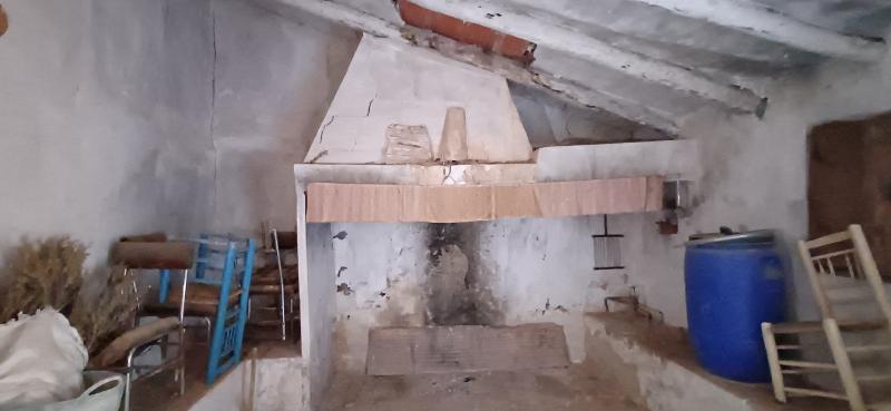 TERRENO RUSTICO CON AGUA DE POZO Y CASA EN YECLA