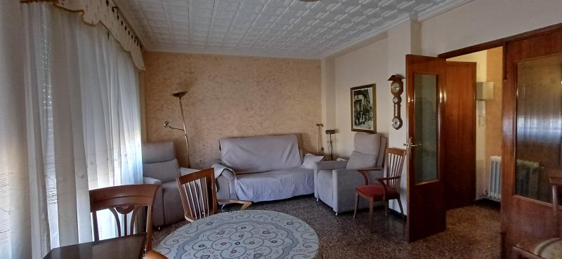 PISO GRANDE CERCA DE PLAZA DE SAN CAYETANO EN YECLA