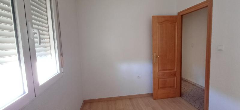 PISO JUNTO AL HOSPITAL Y A LA FERIA DEL MUEBLE DE YECLA.