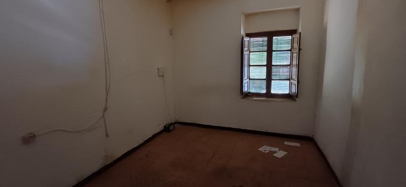 CASA EN PLANTA BAJA EN ESQUINA Y MUY CERCA DEL UVEN Y EN YECLA