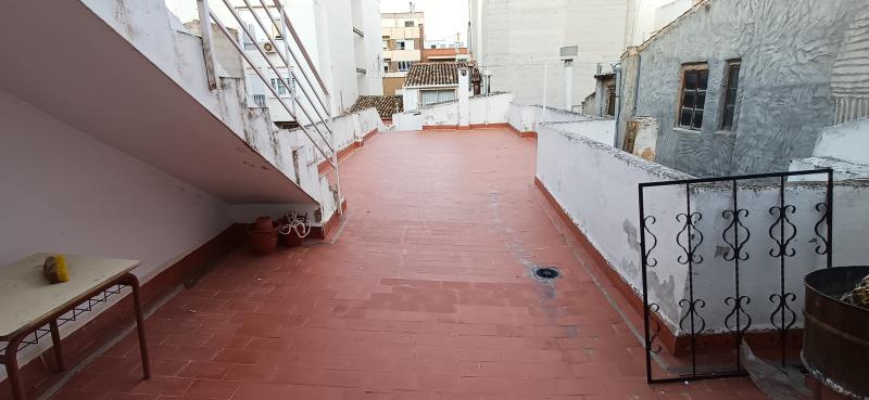 DUPLEX INDEPENDIENTE JUNTO A LA PLAZA DE SAN CAYETANO Y EN YECLA