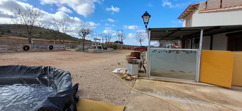 CHALET PARA VIVIR TODO EL AÑO Y EN YECLA