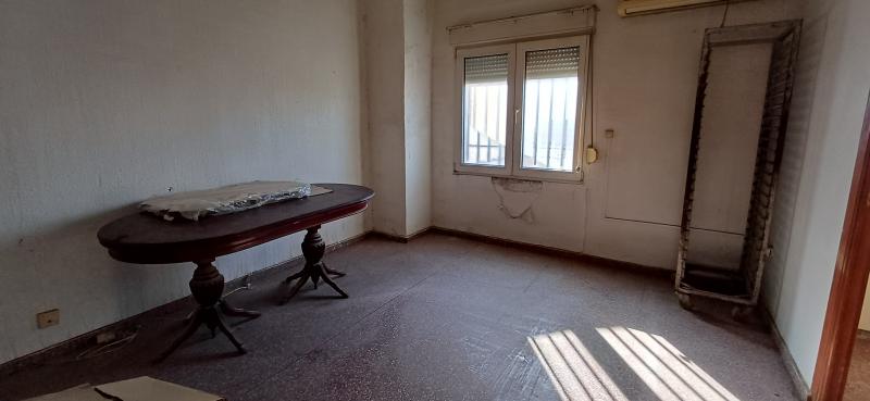 CASA EN 2 PLANTAS INDEPENDIENTE PARA HACER ARREGLOS Y EN YECLA