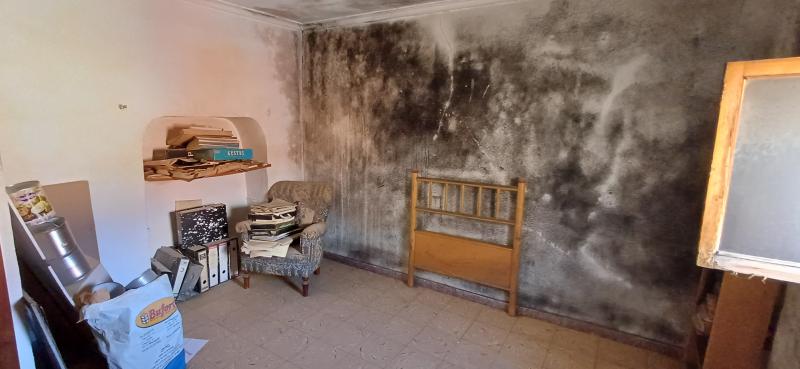 CASA EN 2 PLANTAS INDEPENDIENTE PARA HACER ARREGLOS Y EN YECLA