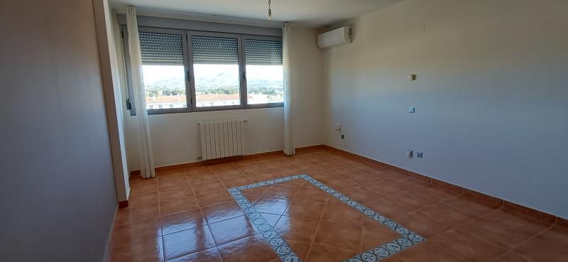 PISO MUY NUEVO EN ZONA PLAZA DE TOROS Y EN YECLA