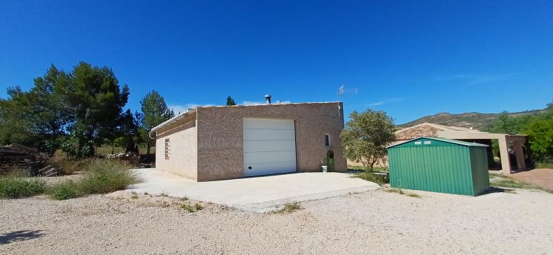 CHALET PARA ENTRAR A VIVIR EN ALTOS DE CAUDETE Y EN YECLA