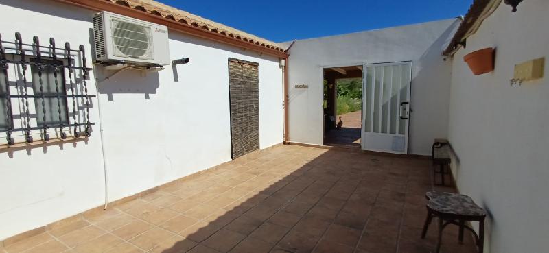 CHALET PARA ENTRAR A VIVIR EN ALTOS DE CAUDETE Y EN YECLA