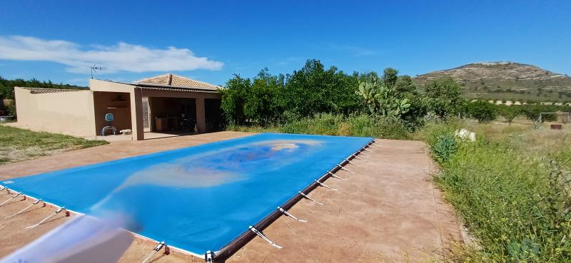 CHALET PARA ENTRAR A VIVIR EN ALTOS DE CAUDETE Y EN YECLA
